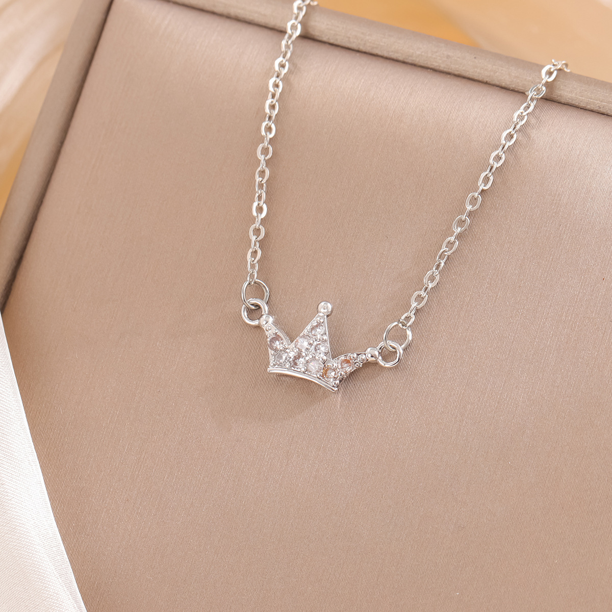 Women Accessories Picture - Basit Küçük Taç Kadın Zirkon Aksesuarları